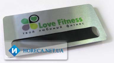 Бейджи металлические со сменным именем для фитнес-клуба Love Fitness