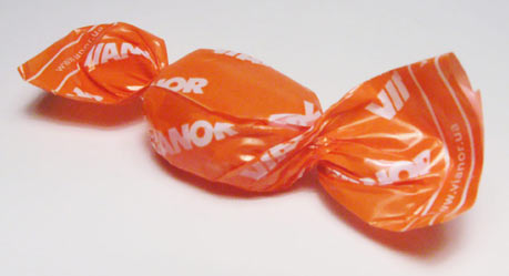 Брендирование конфет в этикетке с логотипом